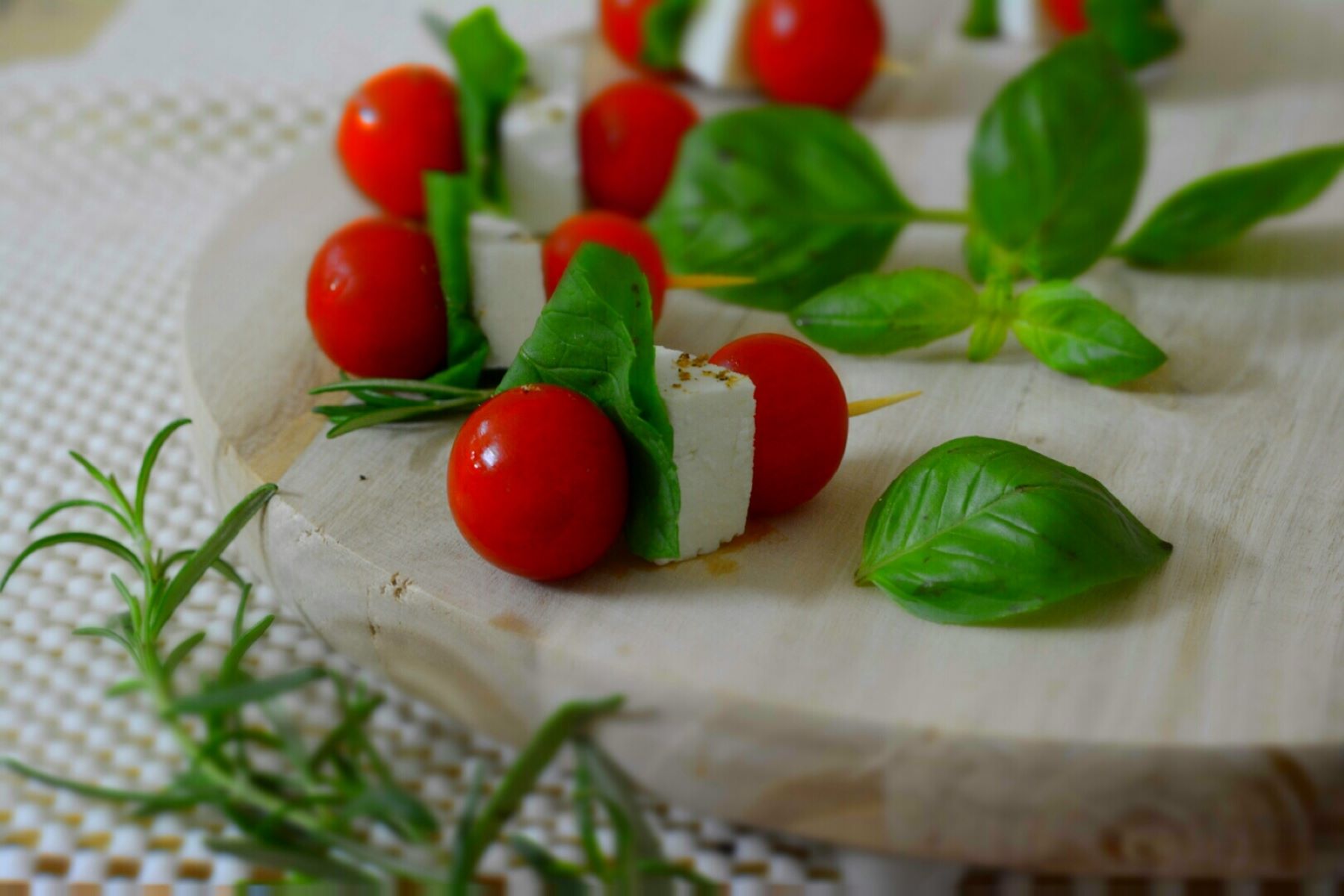 tomato-and-mozzarella-bites-recipe