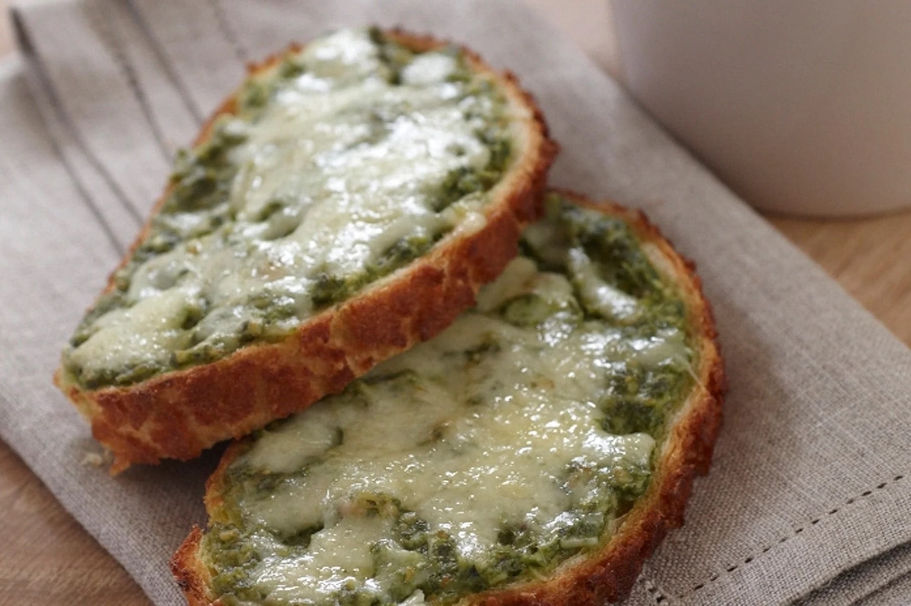 basil-pesto-bread-rounds-recipe