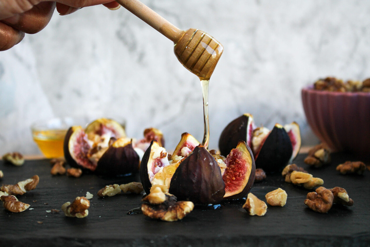 fig-appetizers-with-goat-cheese-and-almonds-recipe