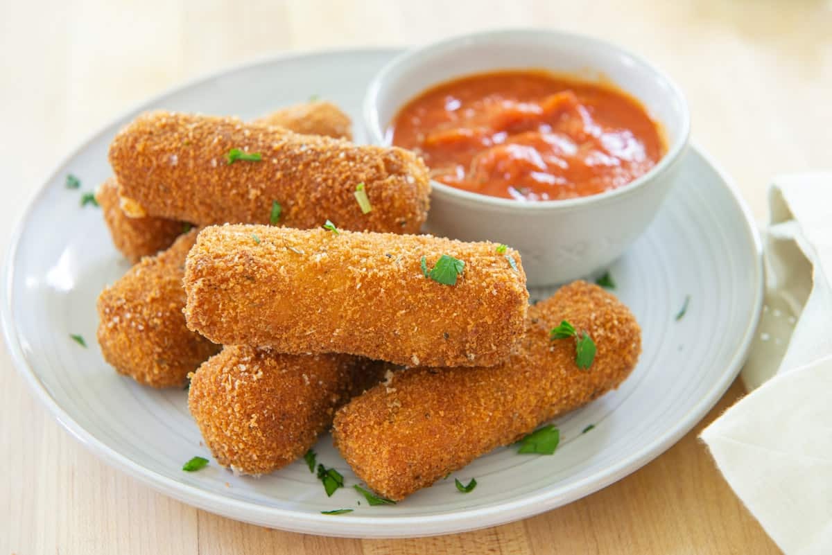 fried-mozzarella-cheese-sticks-recipe