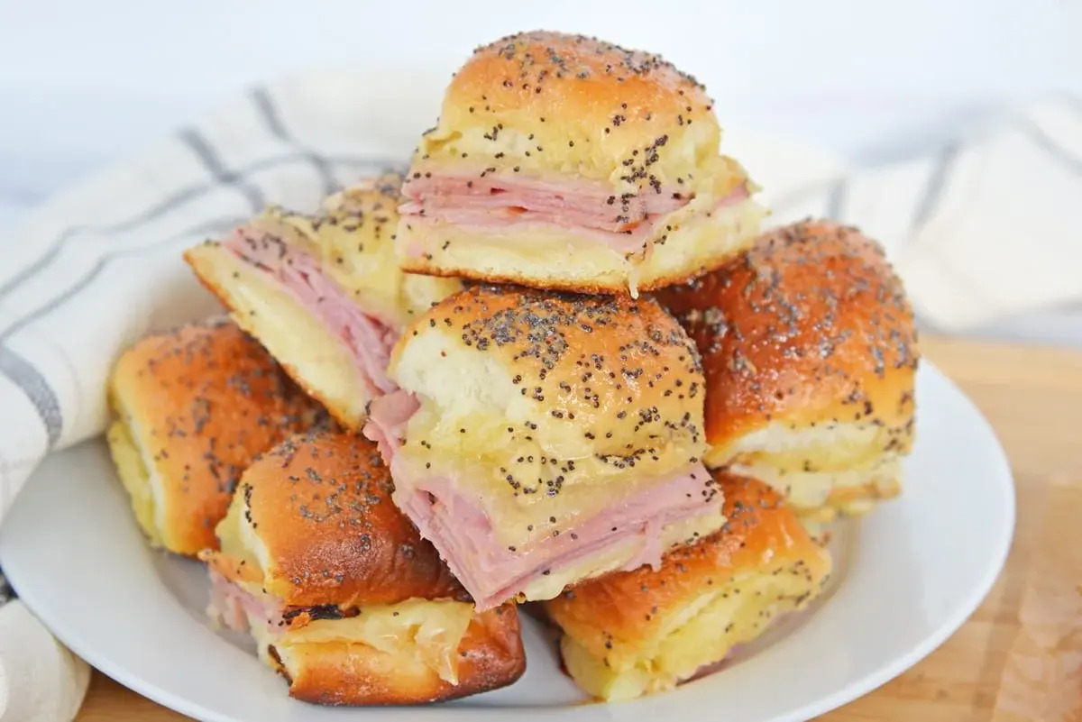 hawaiian-ham-and-cheese-sliders-recipe