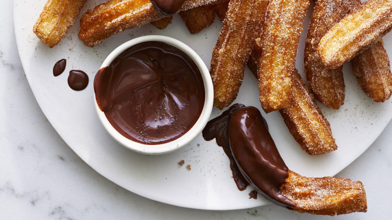 churros-with-chocolate-sauce-recipe