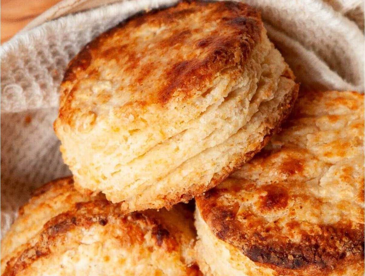 air-fryer-buttermilk-biscuits-recipe