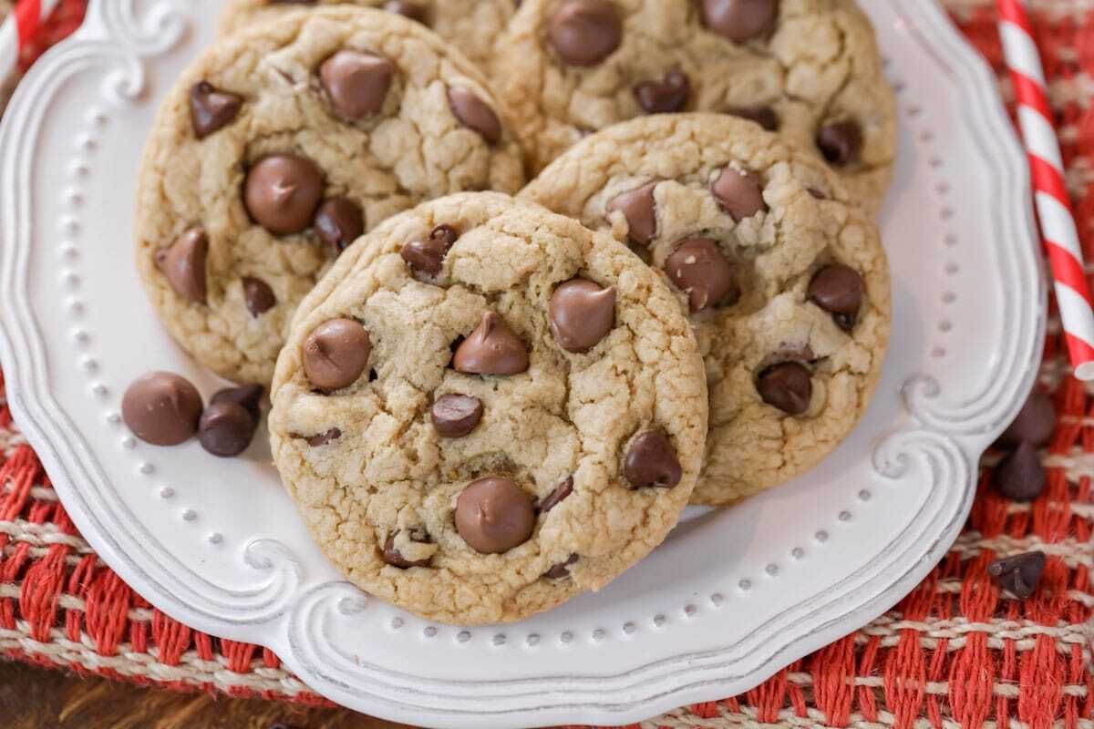 chewy-chocolate-chip-oatmeal-cookies-recipe