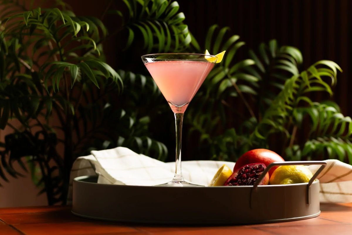 cosmo-style-pomegranate-martini-recipe