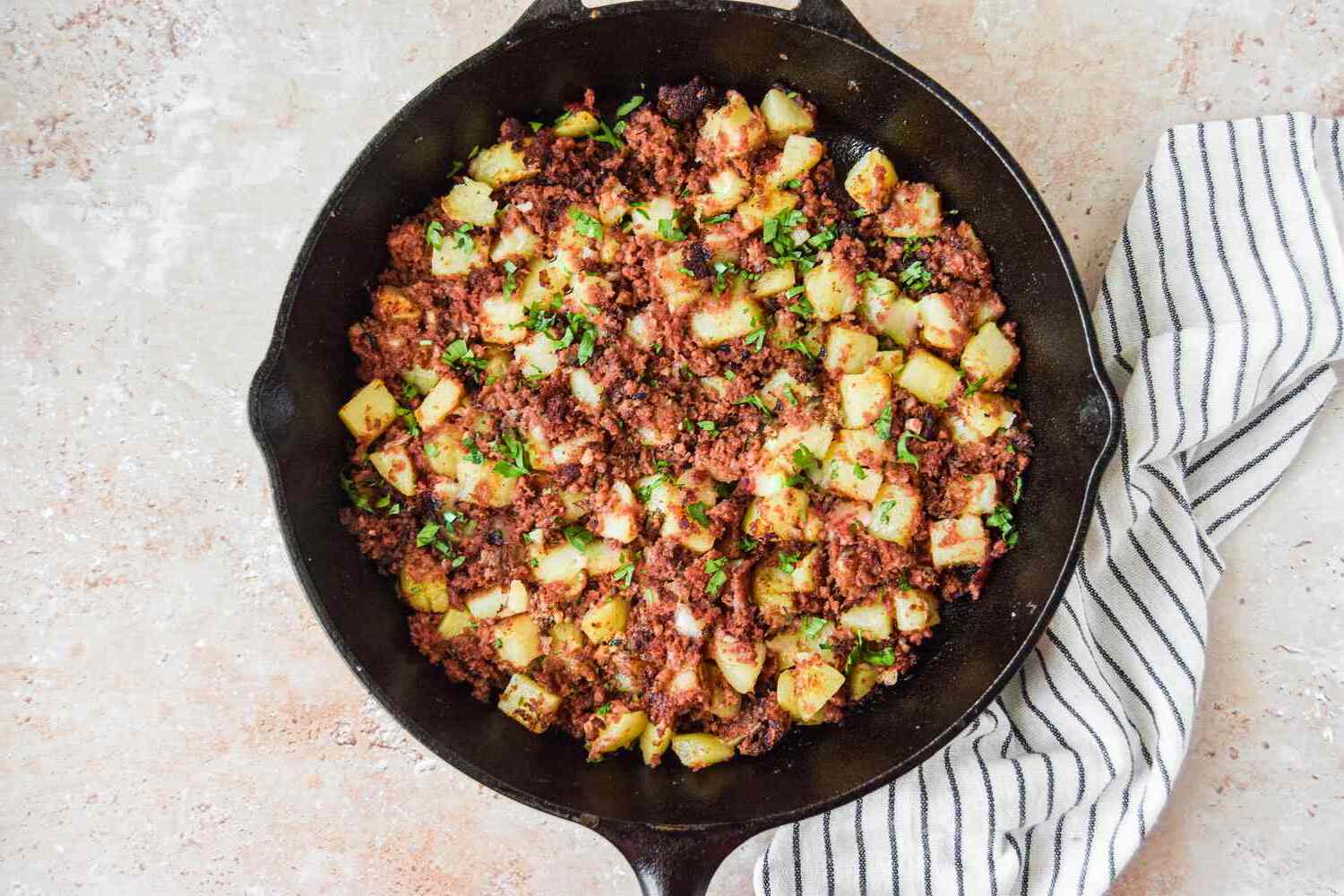 skillet-corned-beef-hash-breakfast-recipe