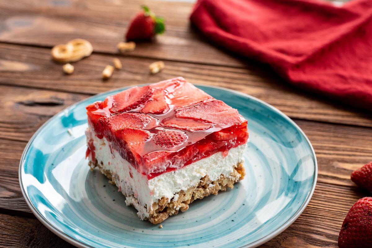 strawberry-pretzel-salad-recipe