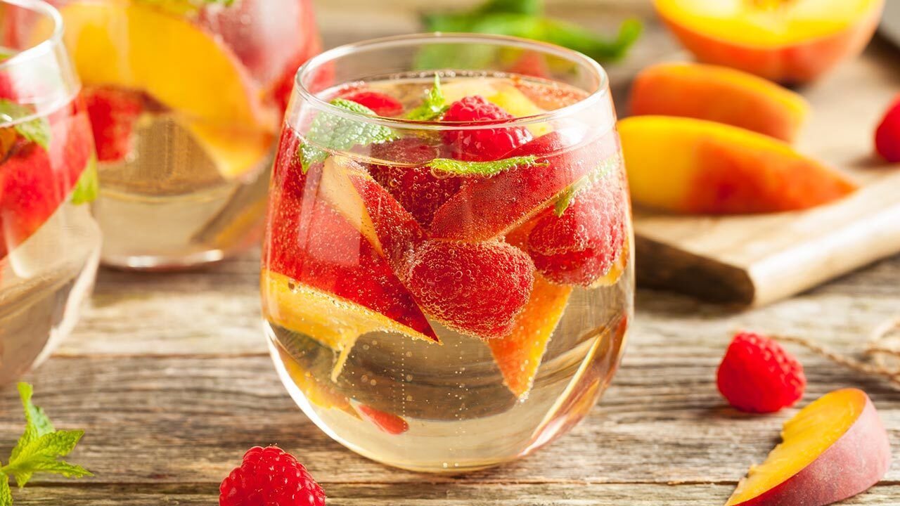 white-peachy-sangria-recipe